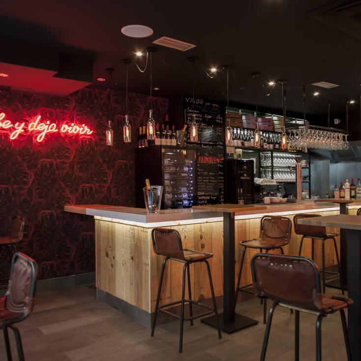 WINELOVERS, VINOS, TAPAS Y +