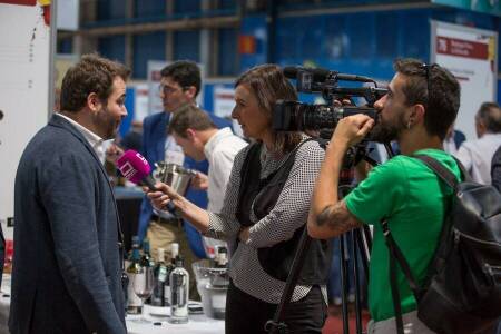 Entrevista a un expositor en el Salón de los Mejores