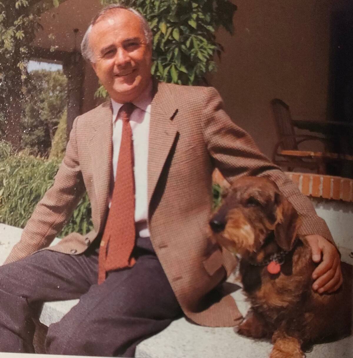 Francisco hurtado y su inseparable perro.