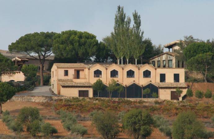 Imagen panorámica de la bodega Pago Calzadilla.