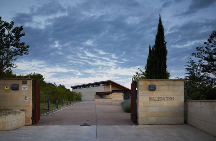 Image of the exterior and entrance to Bodega Valenciso.