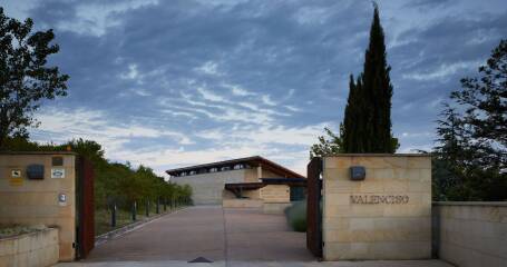 Image of the exterior and entrance to Bodega Valenciso.