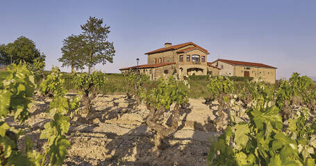 Fachada de Bodegas Amaren