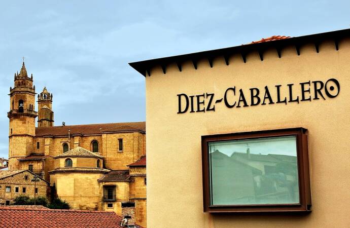 Image of the facade of Diez-Caballero winery