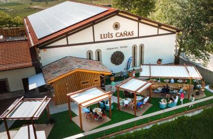 Image of the exterior of the Luis Cañas winery.