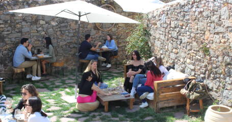 Imagen de un patio interior de El Celler de la Ibola.