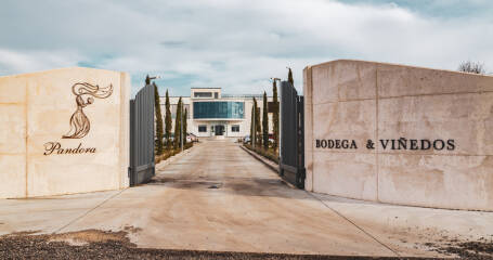 Imagen del exterior de Bodegas Pandora