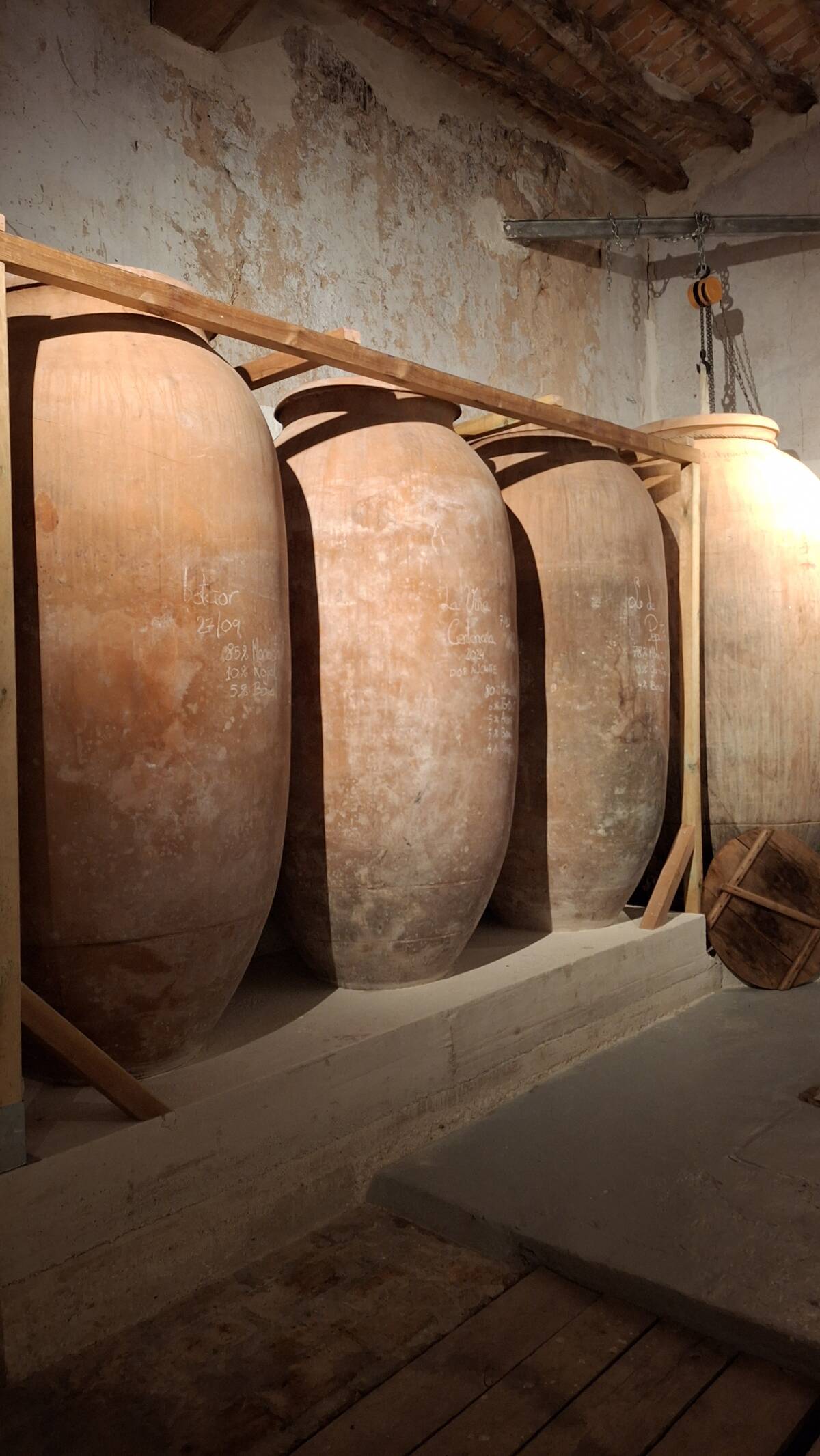 Tinajas de barro de Toneles Centenarios.