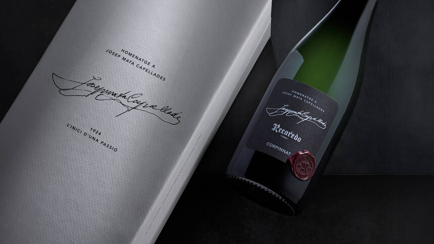 Detalles de la botella Homenatge Josep Mata Capellades 2004.