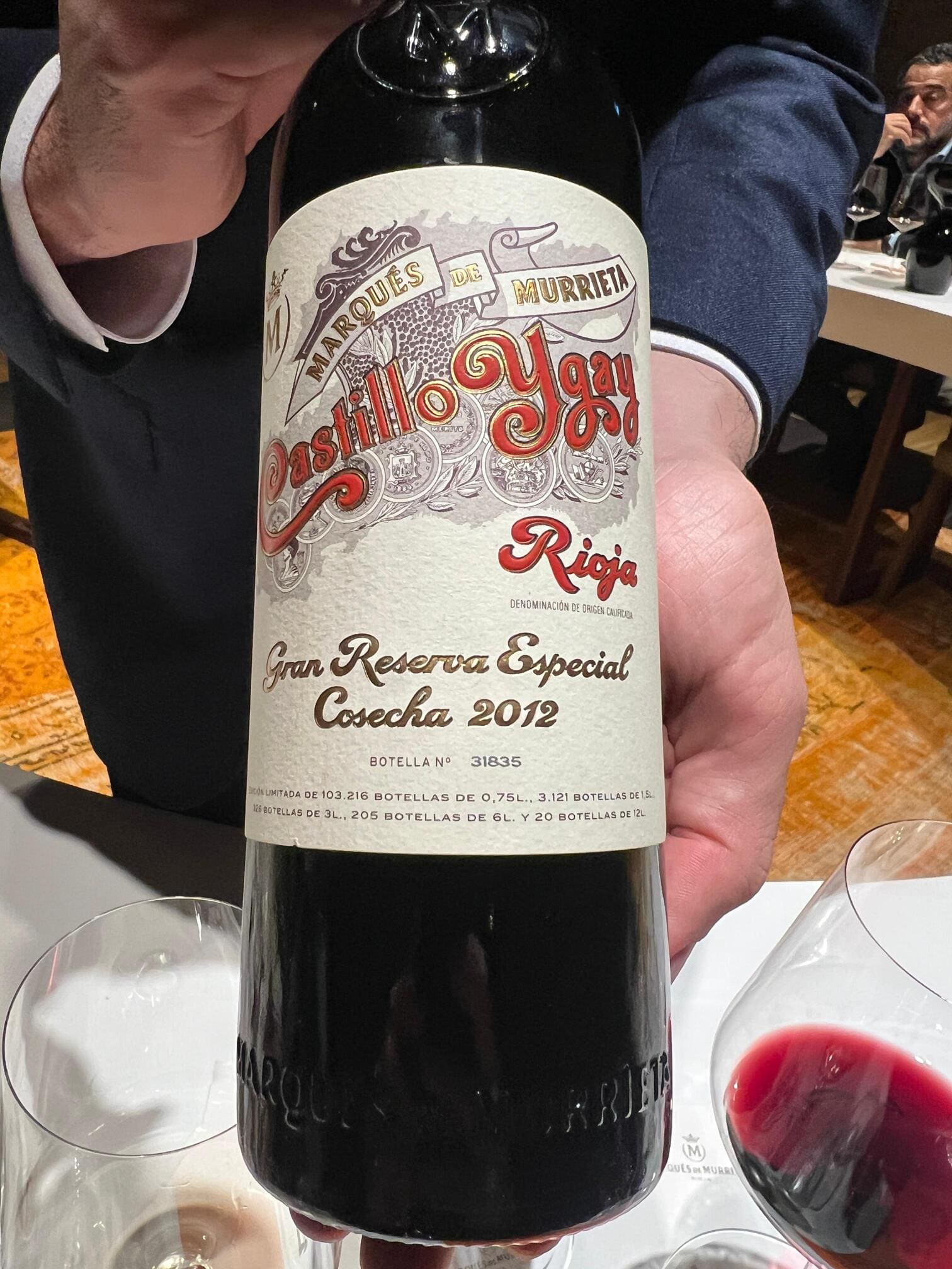 Imagen de la botella galardonada con los 100 puntos de la Guía Peñín.