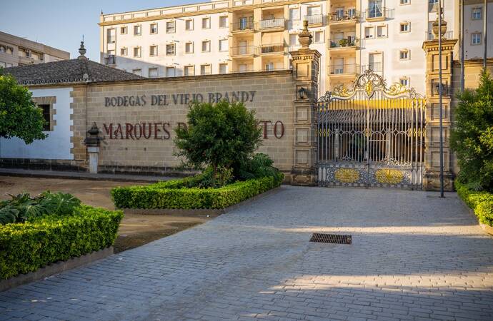 Imagen de la fachada de la entrada a la bodega.