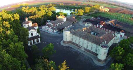 Imagen cenital del exterior de la bodega.