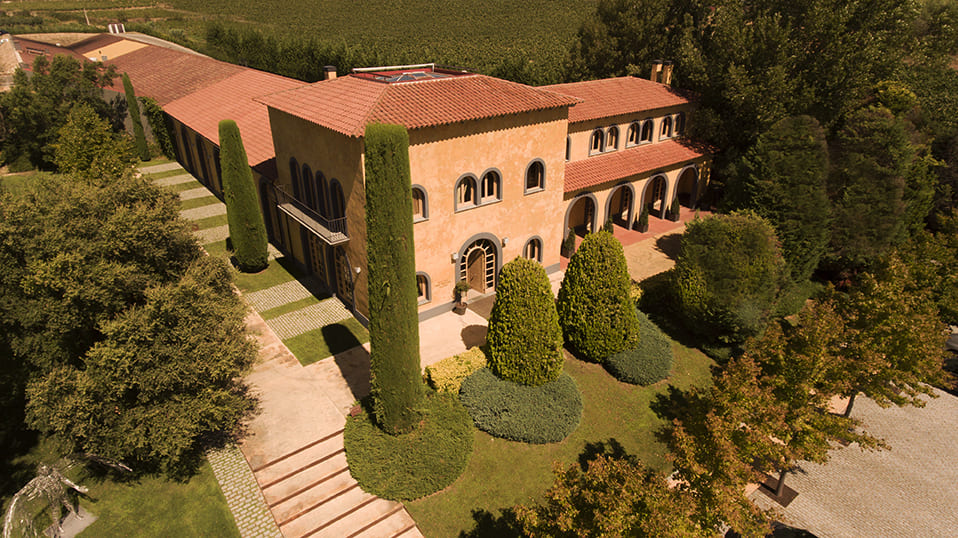 Fachada de la Bodega Pere Ventura.