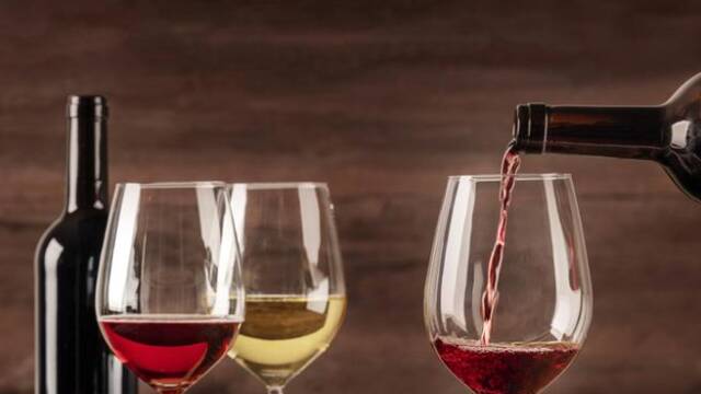 Al inicio, los mejores vinos se destacaban solos; solo hac&iacute;a falta describirlos.