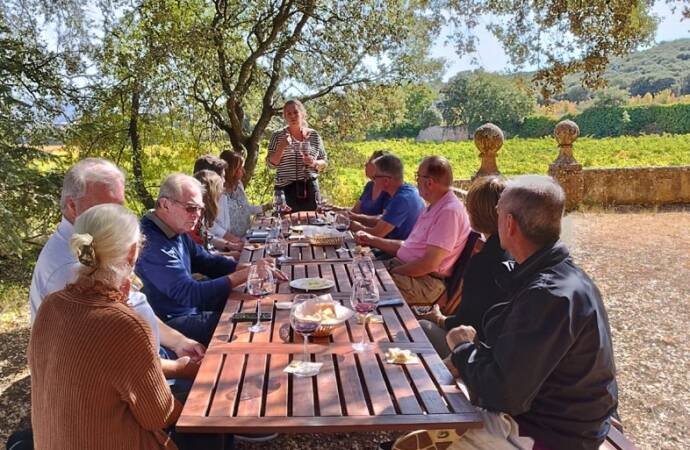 Image of a table with visitors outside the winery.
