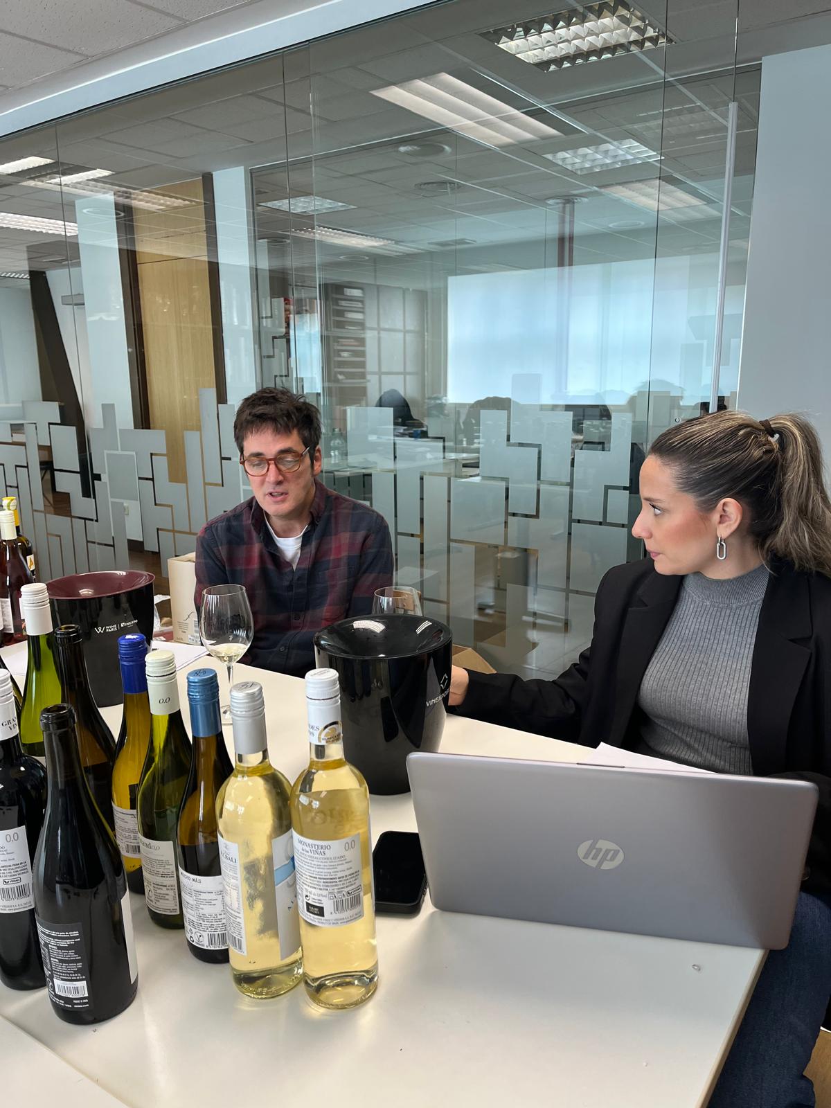 Javier Luengo, director editorial de Pe&ntilde;&iacute;n y Tatiana Rivamar, catadora de Pe&ntilde;&iacute;n.