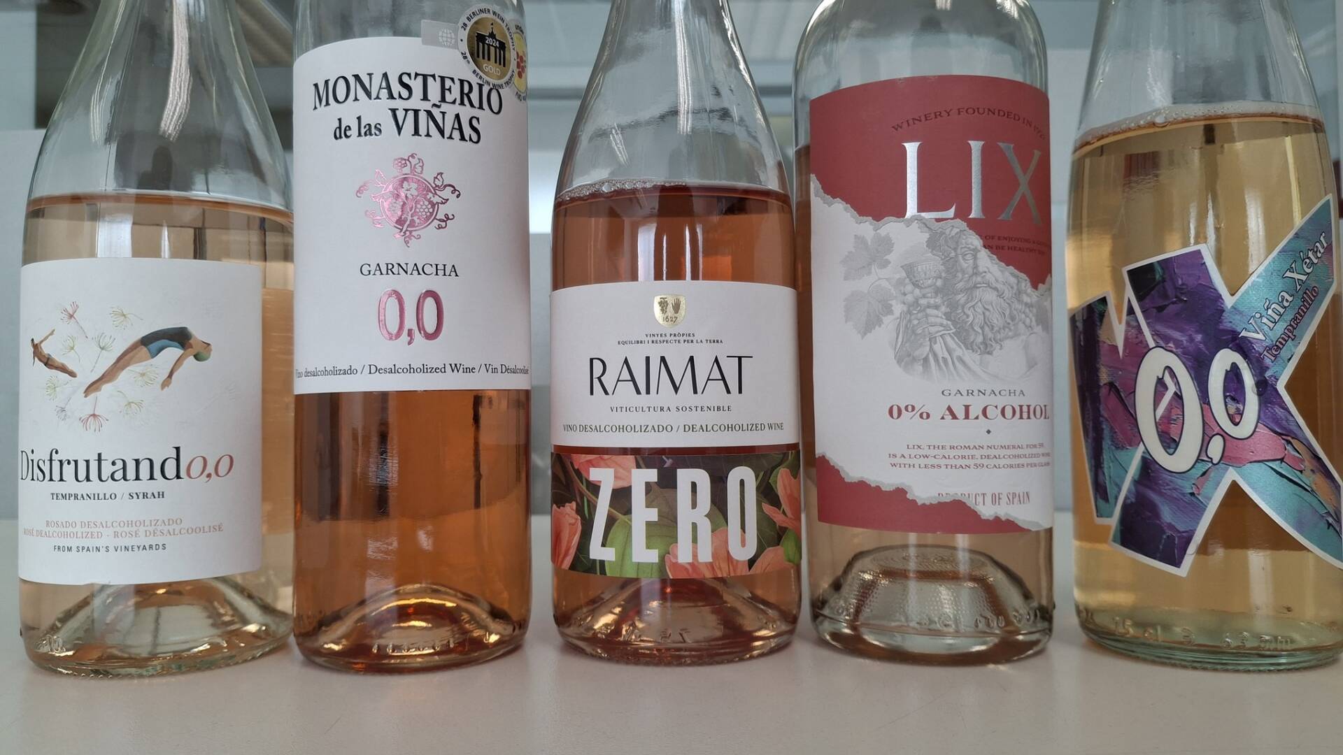 Muestras de algunos vinos rosados sin alcohol catados.