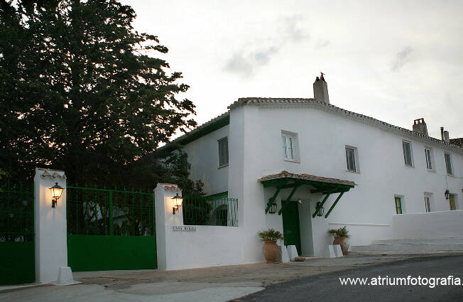 Imagen de la fachada de la bodega.