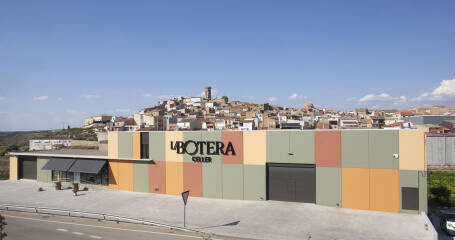 Imagen del exterior de la bodega.