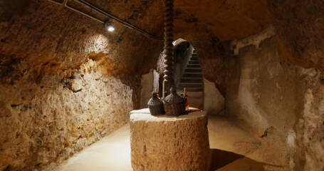 Unterirdischer Weinkeller.