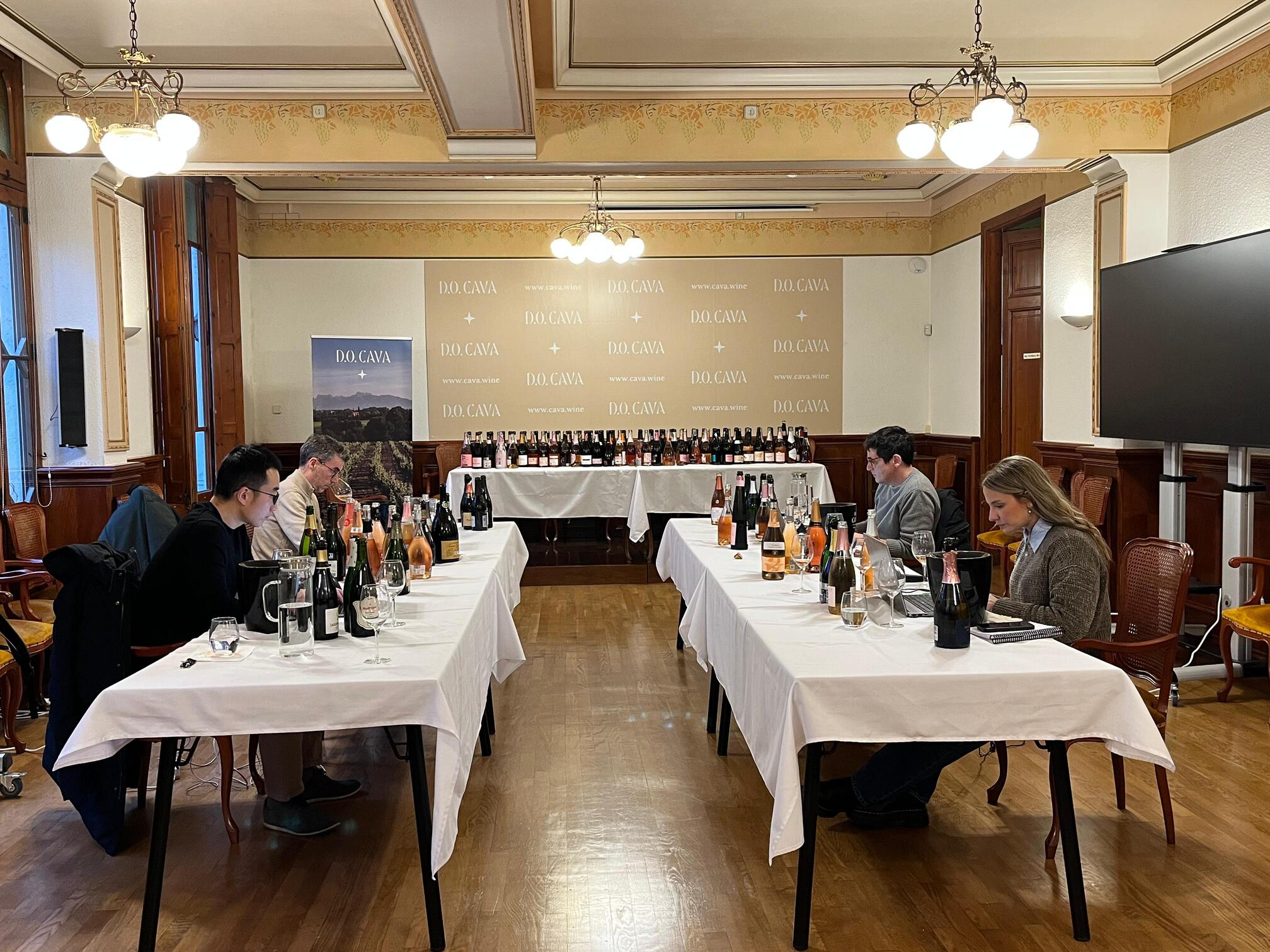 De izquierda a derecha: Ziyang Zhang, Carlos Gonz&aacute;lez, Javier Luengo y Tatiana Rivamar.