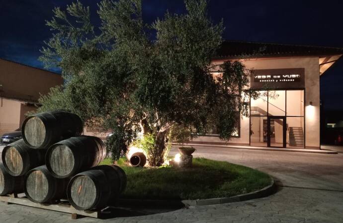 Imagen del exterior de la bodega.