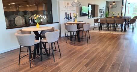 Imagen de la sala de catas de bodega.