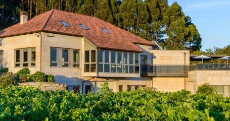 A photo of the winery's facade.