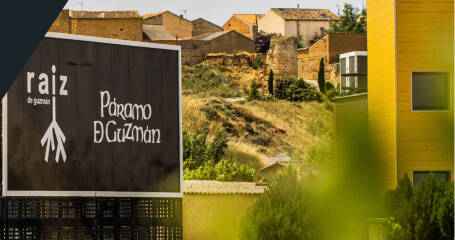 Bild der Hotelfassade.