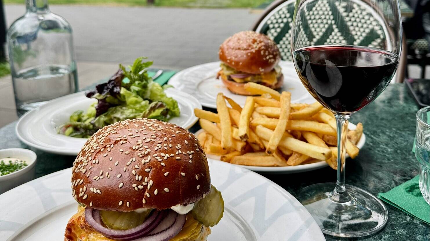 El peligro del vino no es el vino en s&iacute;, son esas ganas de comerte una hamburguesa a las 2 de la ma&ntilde;ana.