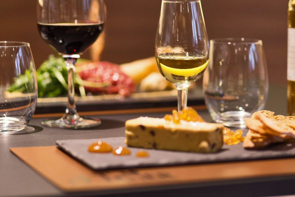 La grasa del foie y la dulzura del vino son una combinaci&oacute;n ganadora.