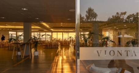 Imagen del restaurante tomada desde la puerta de entrada