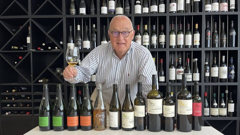 Eduardo Ojeda en una cata de sus vinos.